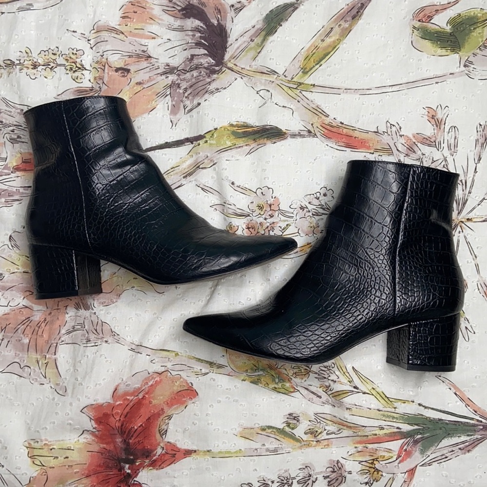 Chelsea Boots sz 8 Express black faux croc
